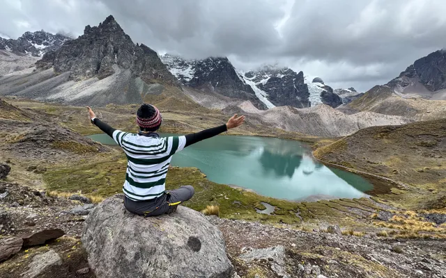 Paisaje de alta montaña en la ruta de las 7 Lagunas de Ausangate