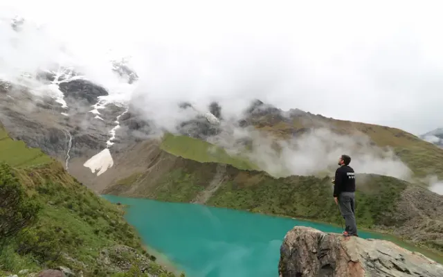 Paisaje andino en la ruta hacia la Laguna Humantay