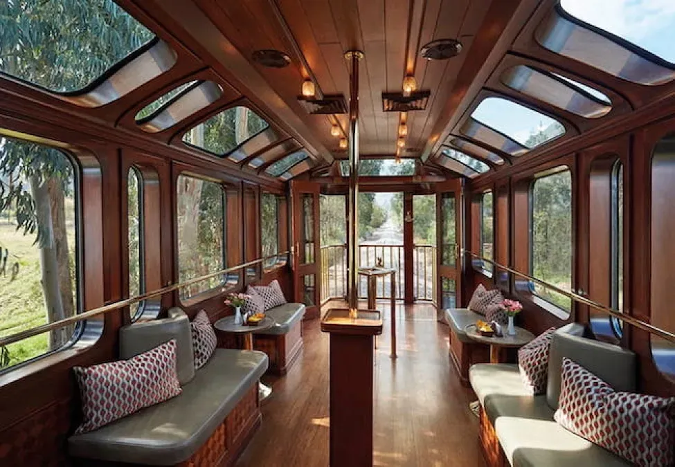 Vagón del tren de lujo Hiram Bingham hacia Machu Picchu