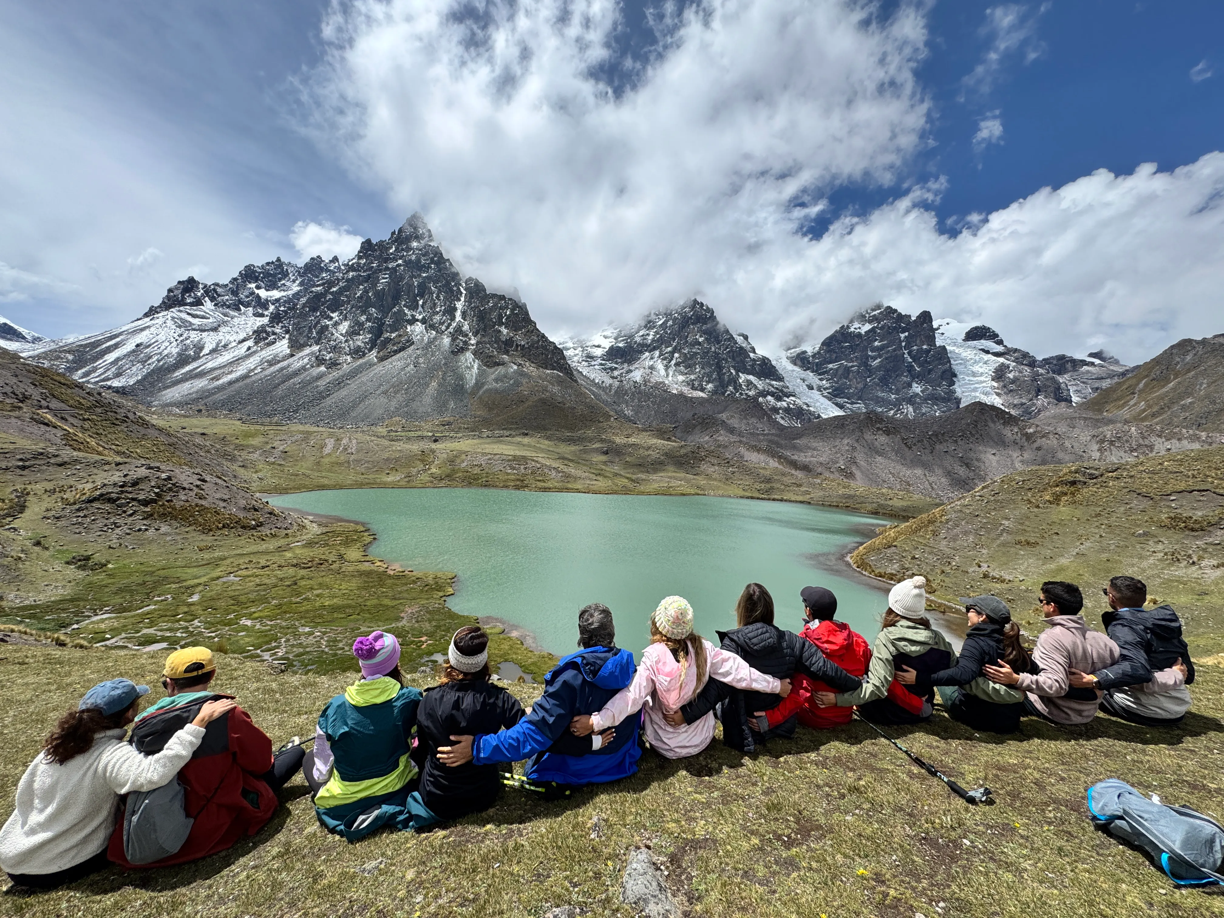 Montañas y lagunas en la Cordillera Vilcanota