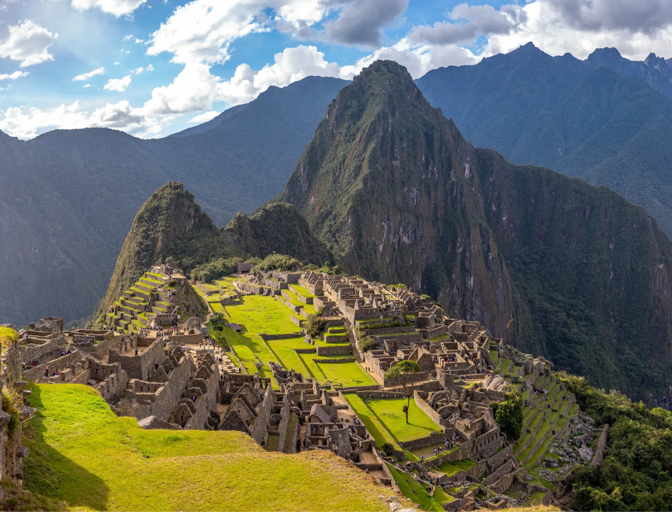 Santuario Histórico de Machu Picchu entre montañas